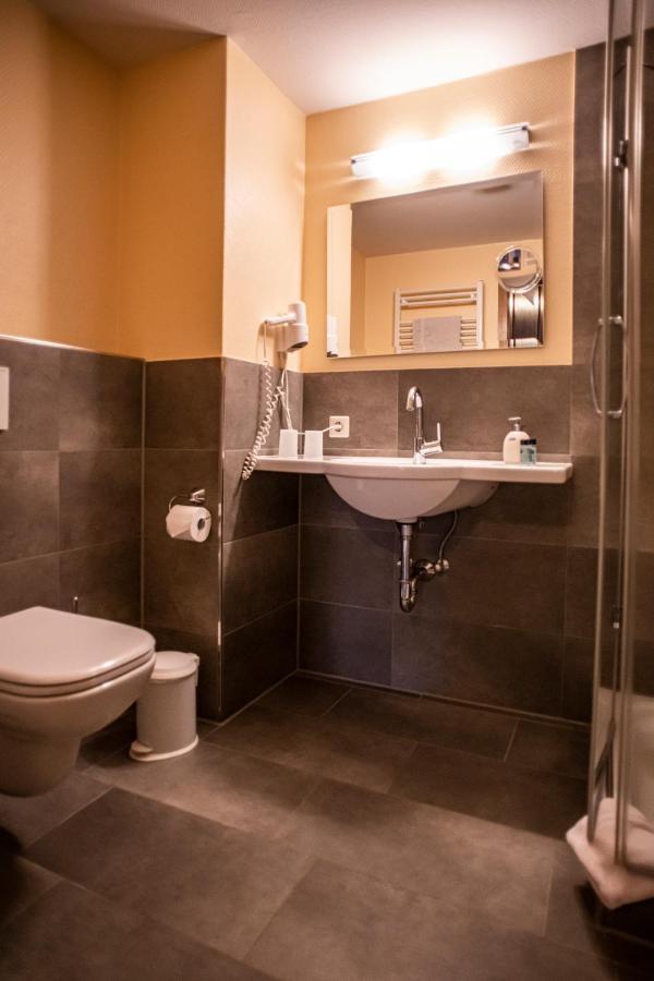 למברוך Hotel Garni Zur Alten Post מראה חיצוני תמונה