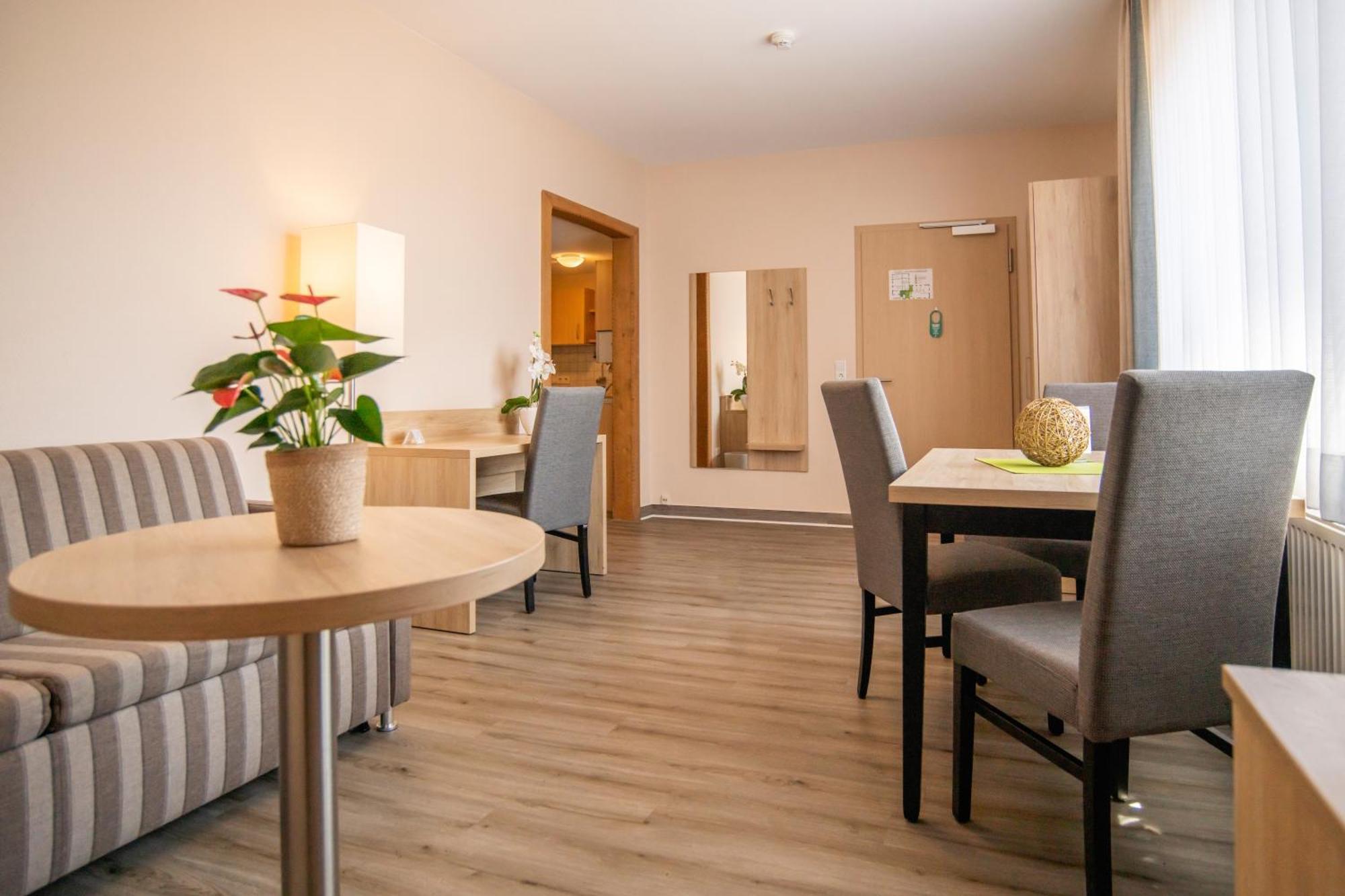למברוך Hotel Garni Zur Alten Post מראה חיצוני תמונה