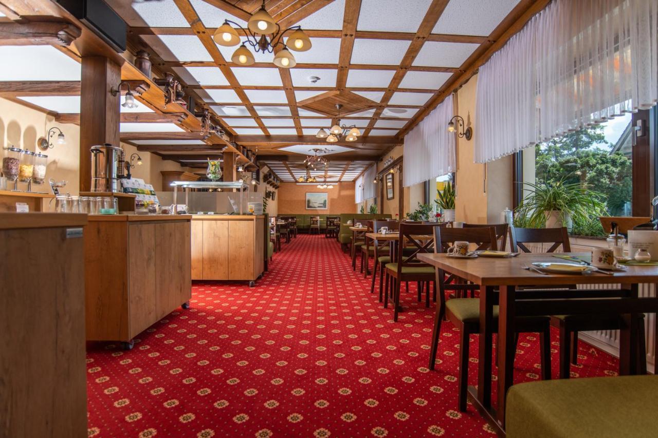 למברוך Hotel Garni Zur Alten Post מראה חיצוני תמונה