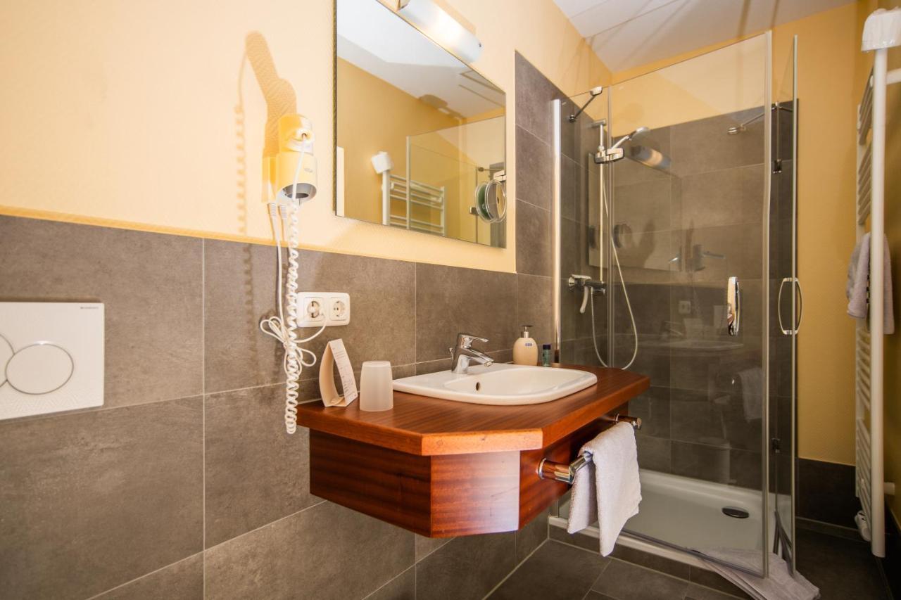 למברוך Hotel Garni Zur Alten Post מראה חיצוני תמונה