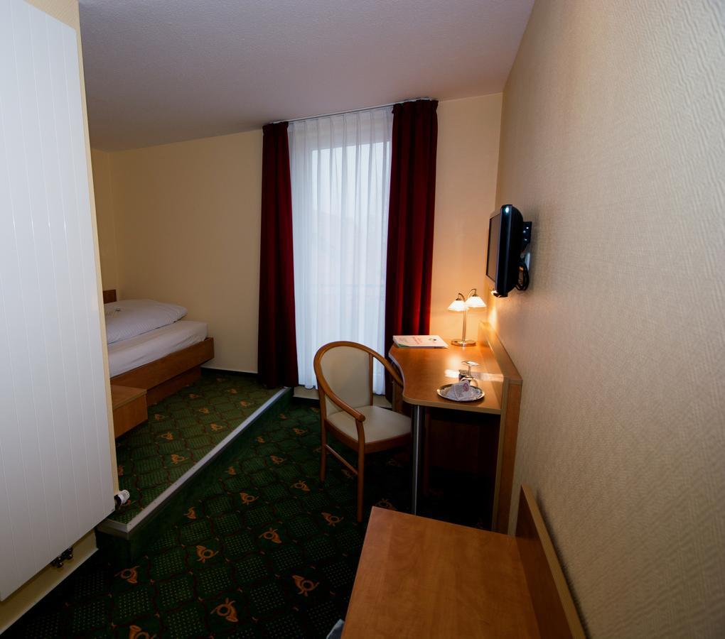 למברוך Hotel Garni Zur Alten Post מראה חיצוני תמונה